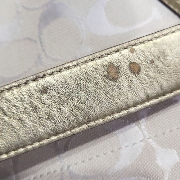 VINTAGE COACH N•A06W-3574 SIGNATURE GOLD COLOR COACH LOGO CROSSBODY BAG - Picture 11 of 11